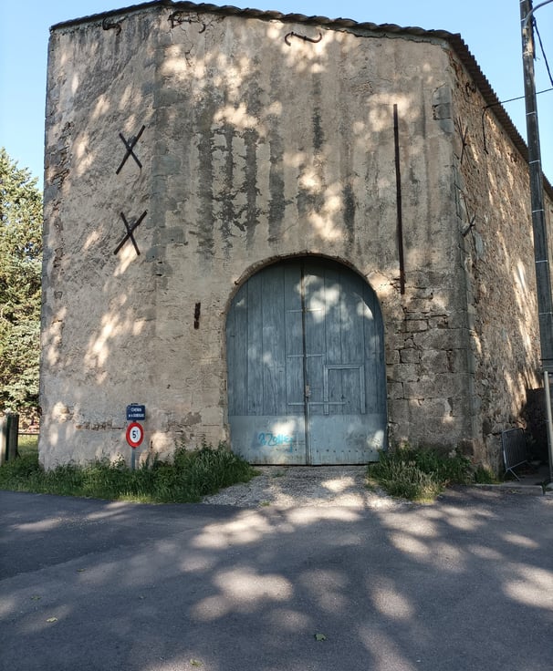 The ancient relais in the village centre.