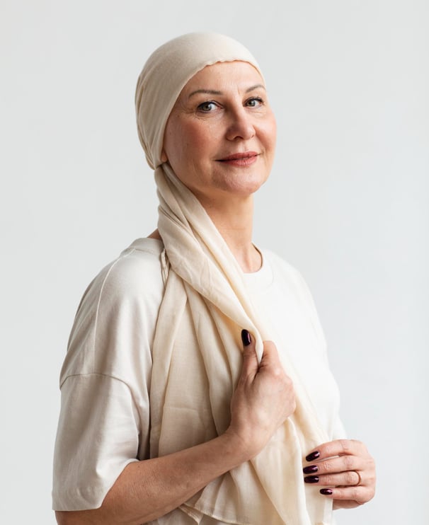 woman partipating to jihane laraichi's cancer healing membership