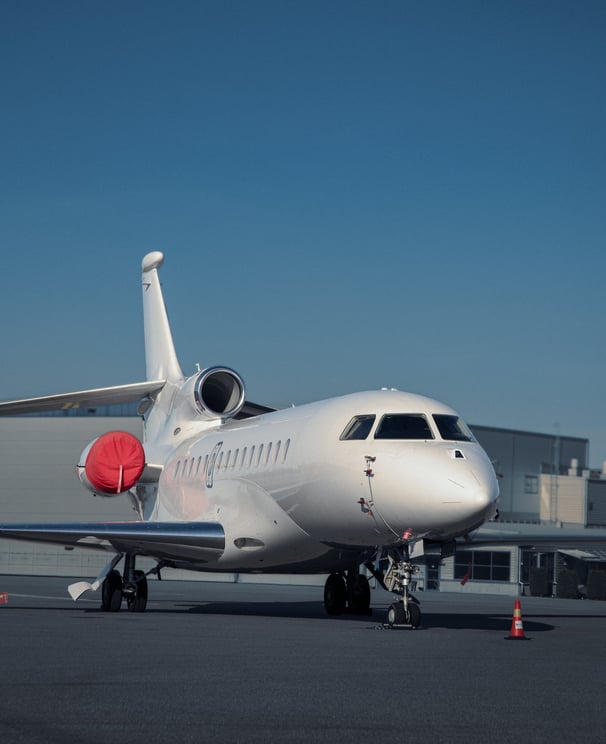 A picture of a White Falcon 7x