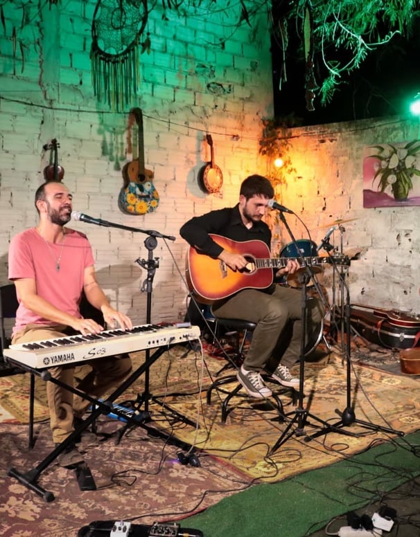 Lenin Correa em uma performance de jazz e MPB