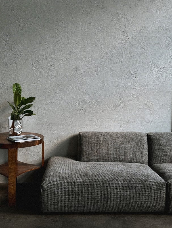 sofa ir augalas
