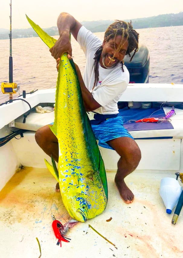 Sport fishing charter roatan