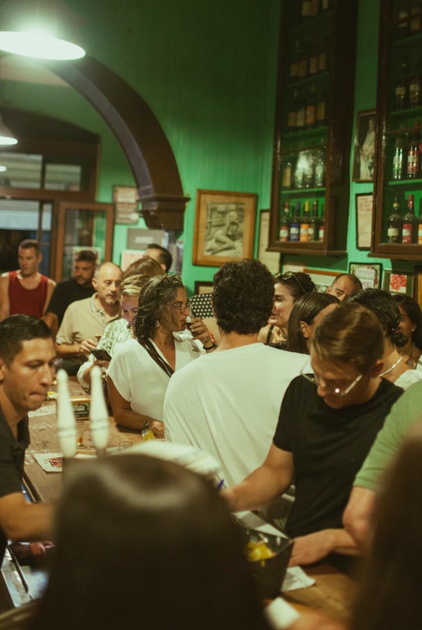 Los tabancos es Jerez son muy frecuentados por sus vinos y los espectáculos de flamenco.
