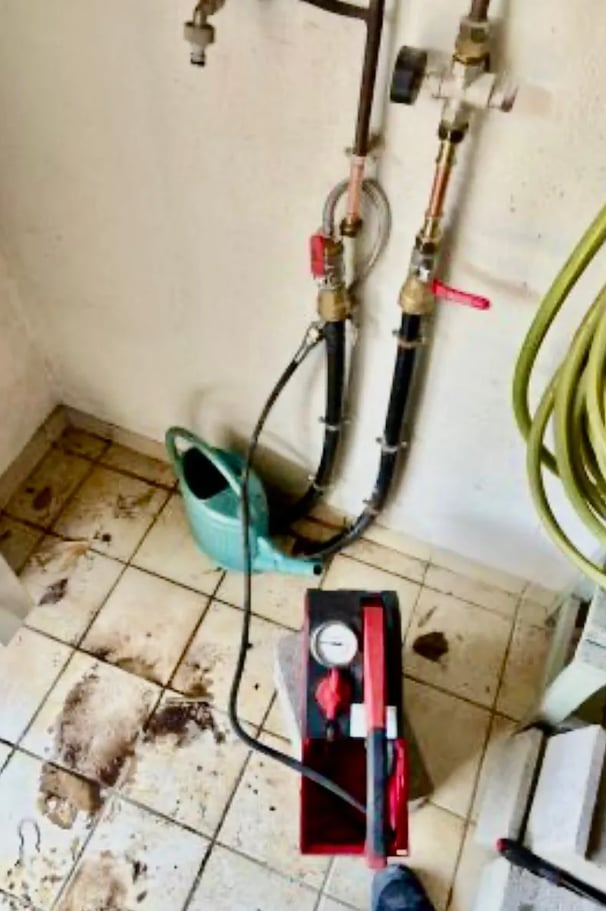 Degats des eaux entreprise détection recherche de fuite salle de bain douche baignoire Saint priest