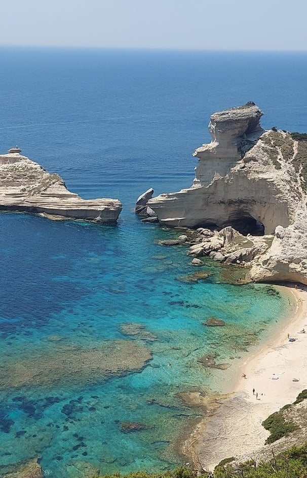 La plage de saint Antoine à Bonifacio (corse)