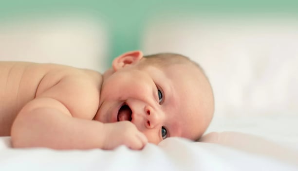 Un bebe representando la Estimulación temprana 0-12 meses. Aguascalientes