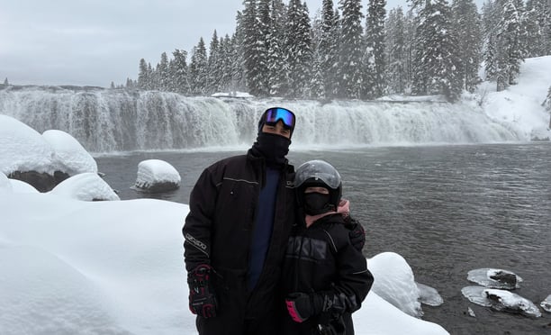 Two travel physical therapists in Yellowstone