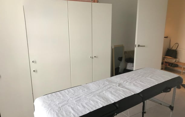 Home delivery mobile acupuncture and dry needling