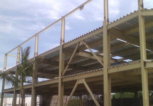 Edificio de estructura metálica