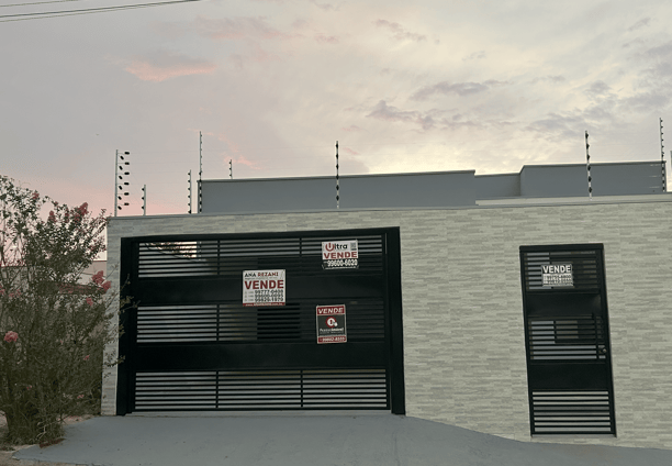 Casa com Piscina à Venda em Boituva - SP