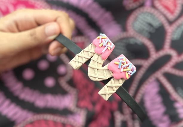 Women's hairband with an M-shaped clay ornament featuring a waffle cone and ice cream texture