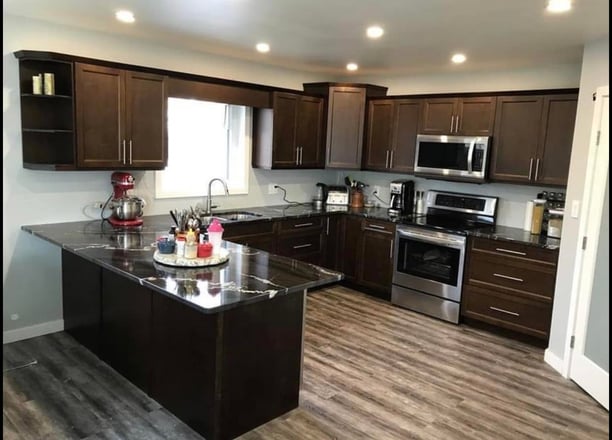 Maple shaker expresso kitchen