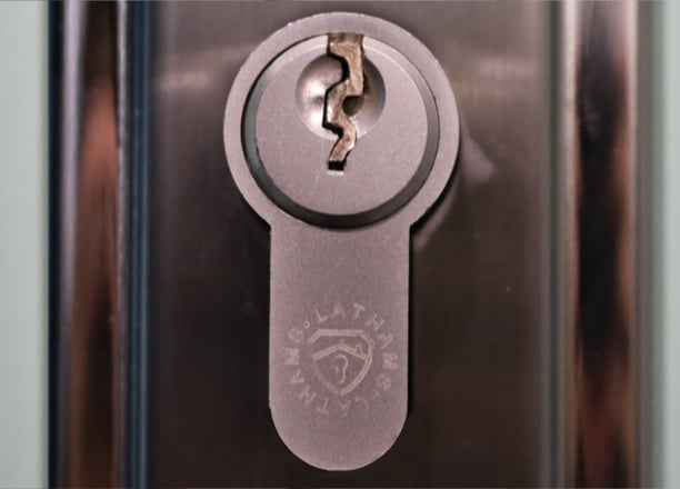 Broken-key-stuck-in-the-lock
