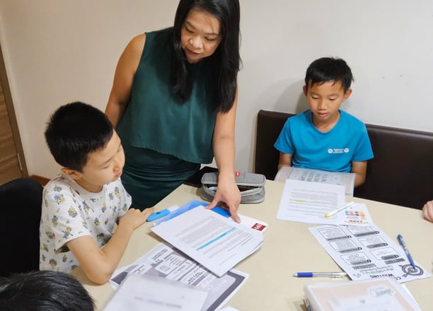 Thriving Kids Club Founder Mrs Serene Wee guiding students during English Tuition class