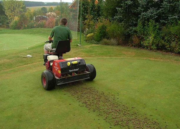 Riding a aerator