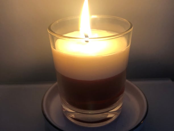 Bougie parfumée allumée