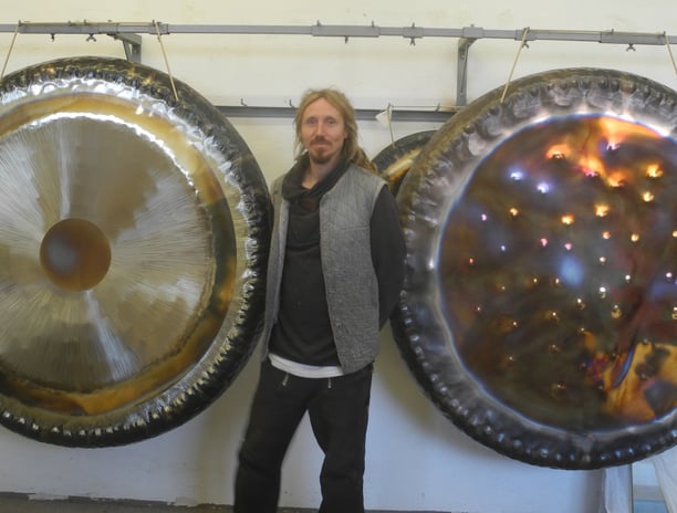 André Richter vor Gongs