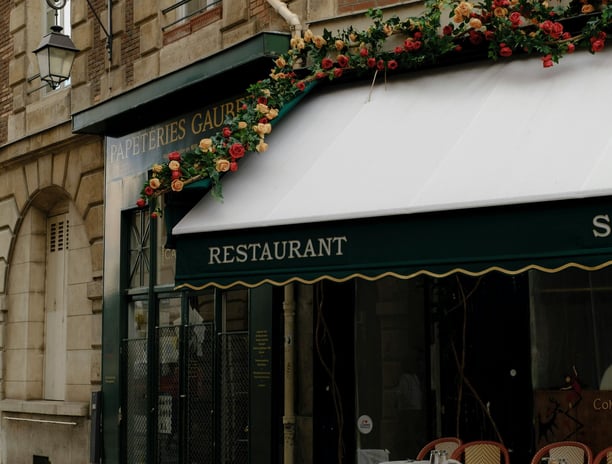 Store extérieur par MB2S Stores et signalétique