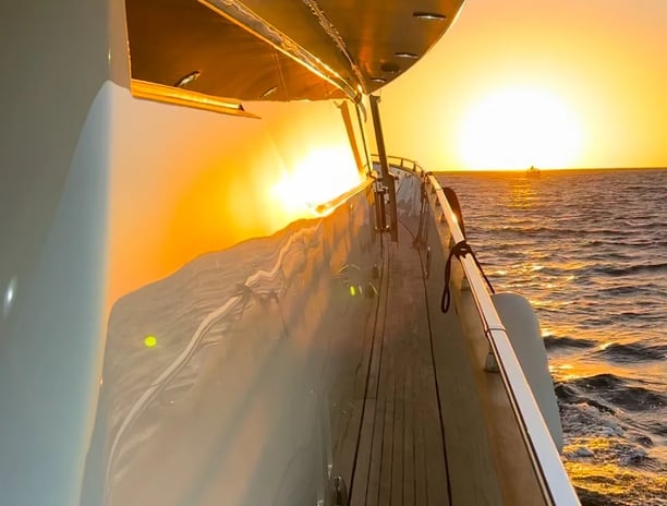 atardecer en yate de renta cabo san lucas