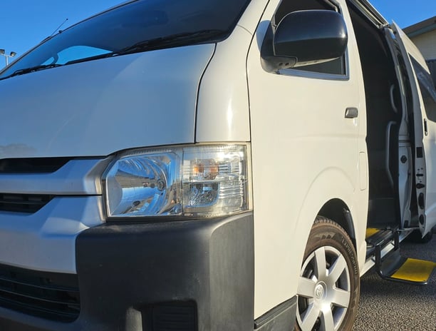 Safe and comfortable airport maxi van service for group travel
