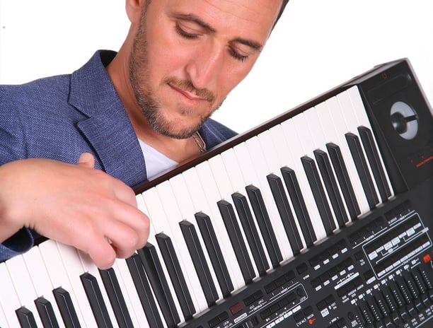 عازف الاورغ عبدو الصغير organist abdo alsaghir