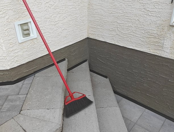 HAPPY COSTUMER WITH THE STUCCO REPAIR AND PARGING REPAIR