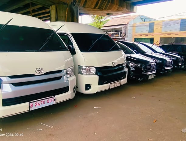 Kami menyediakan rental mobil Cirebon 24 jam, dengan driver profesional berpengalaman untuk memenuhi
