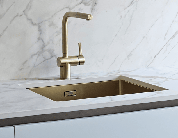 plan de travail et crédence en marazzi golden white