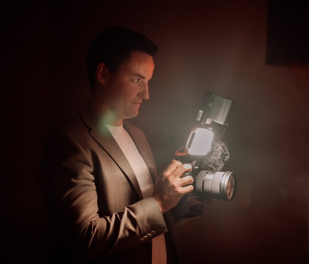 Le vidéaste Victor LEPECQUET qui filme une vidéo de mariage en Provence