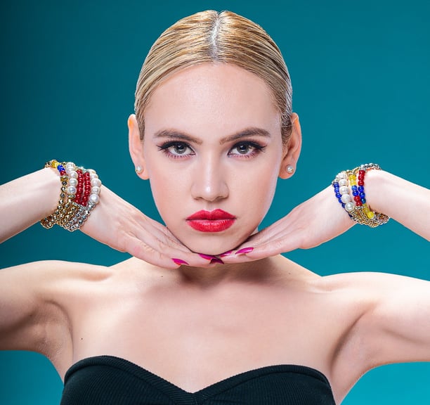 Fotografia de moda de producto para el diseño del catálogo de la empresa de joyería Dibellas