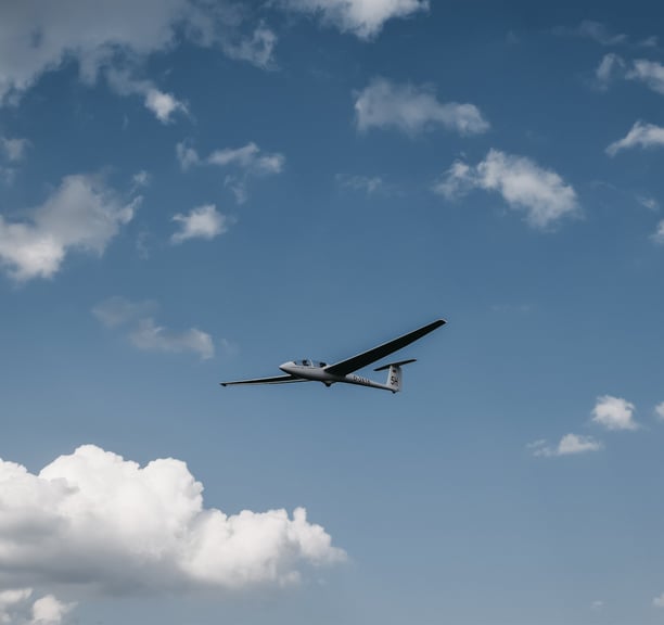 Planeur dans les nuages