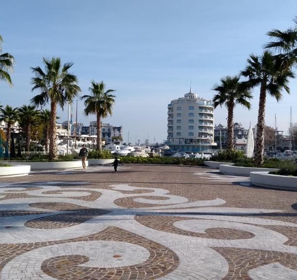 Paseggiata a Portoverde, zona relax di portoverde