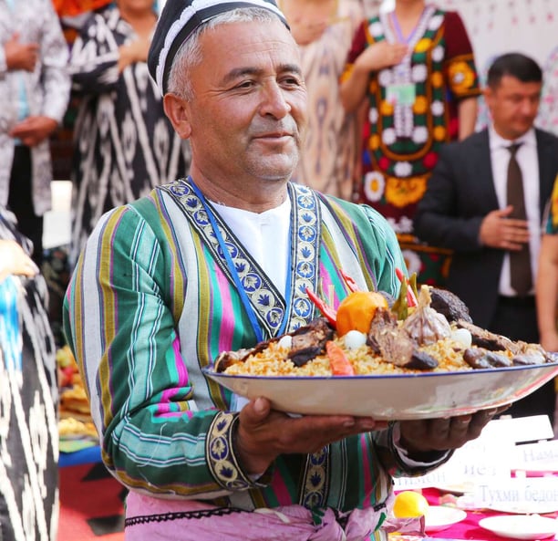 Uzbek Person is holding plov