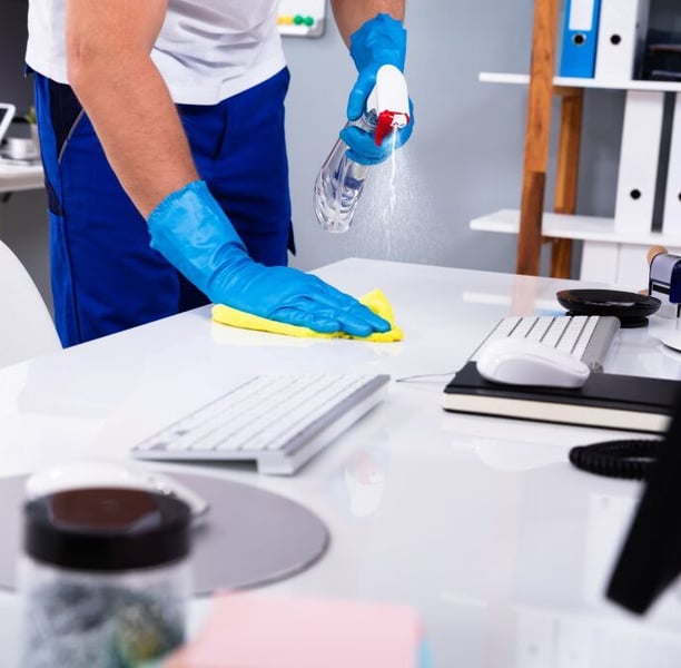 Büroreinigung mit Präzision und Effizienz