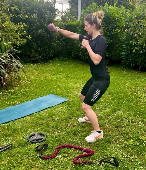 photo9 exercice avec tenue d'électrostimulation