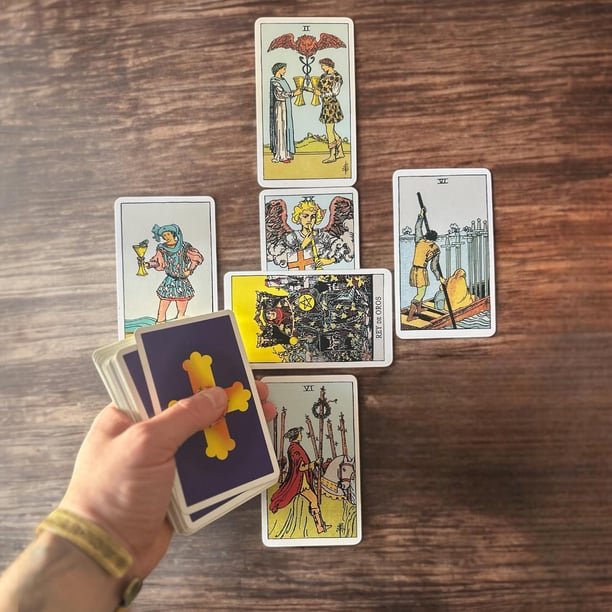 tirada tarot cruz adivinación ayuda psicología holística iluminación apoyo psicológico