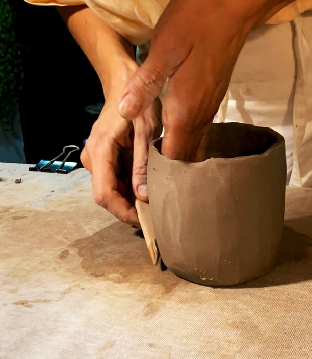 aula de cerâmica, modelagem livre