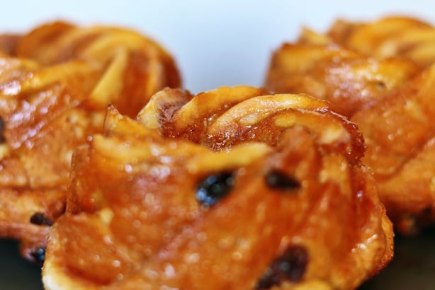 Hot Cross Bundtlettes