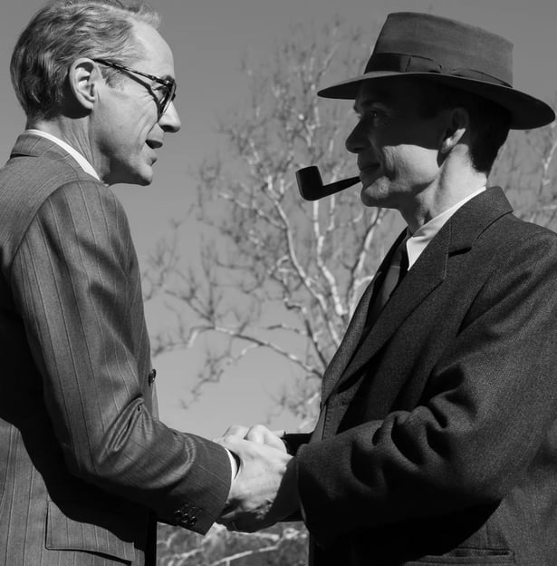 Robert Downey Jr et Cillian Murphy dans Oppenheimer, de Christopher Nolan