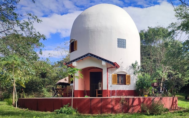 Kuppelhaus mit 1 Hektar Grundstück zum Kauf in Troche, Paraguay