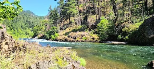 Waterfall Hwy, OR - The blue-green waters of the N. Umpqua river are gorgeous