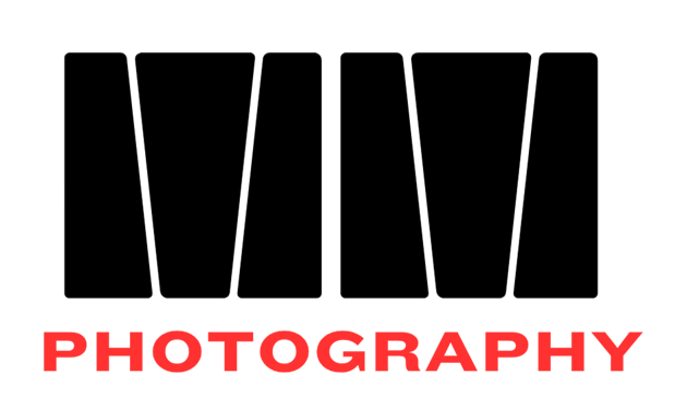 MIAS MOMENTS LLC logo