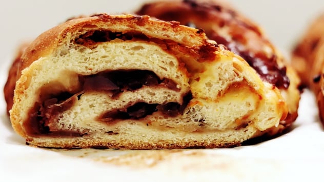 Sun-dried Tomato, Red Onion, and Gruyère Bread