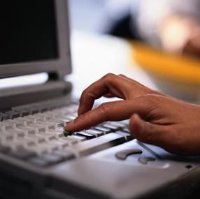 Informática, software, hardware, periféricos e insumos, redes y sistemas.