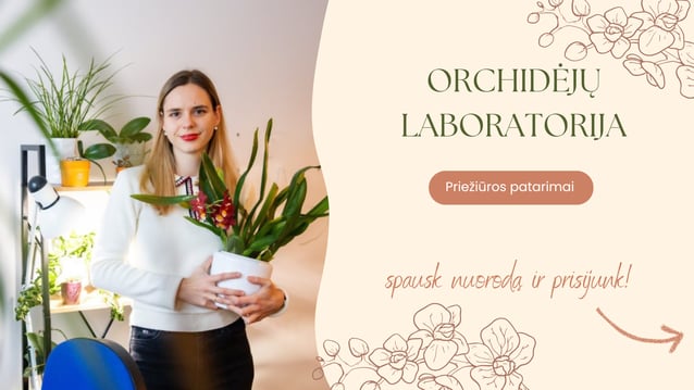 Orchidėjų Laboratorija bendruomenės įkūrėja Viltė, laikanti raidonai žydinčią orchidėją