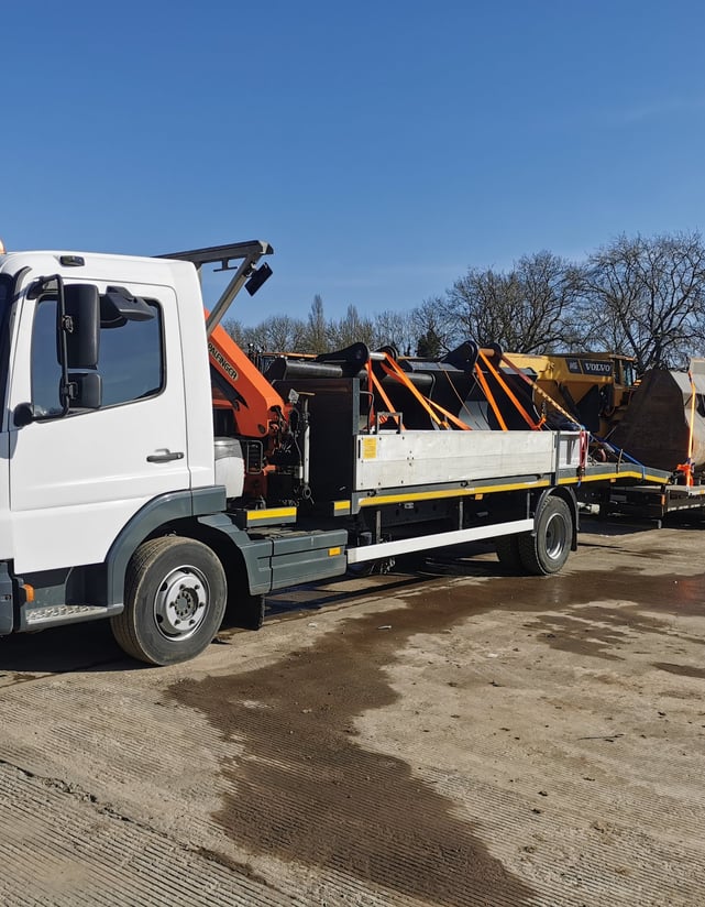 Vanado Group crane transport lifting