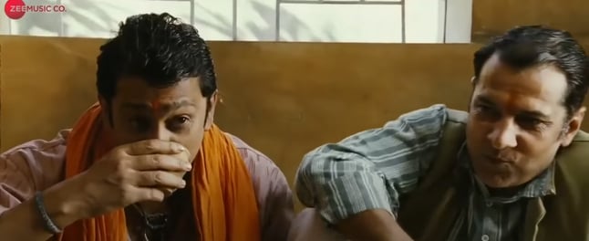 Mohalla Assi 2018 full hd bollywood movie in 720p Download. vilsilver.in