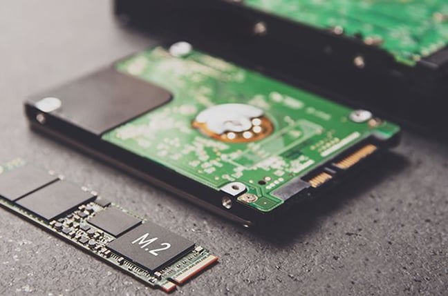 ¿Tu disco no es reconocido o no es accesible? actualizamos firmware para que sea compatible.