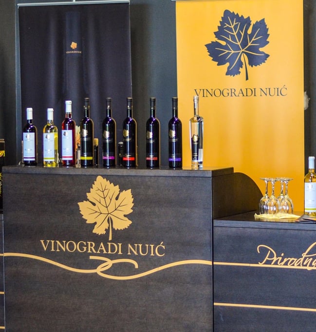 nuic-winery-wine-tasting-stand