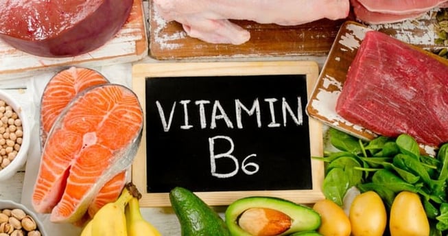 Vitamin B6 eksikliği, sinir sistemi ve bağışıklık fonksiyonları üzerinde olumsuz etkilere yol açabilir.